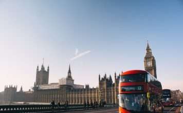 Aviva expands specialist underwriting across UK regions